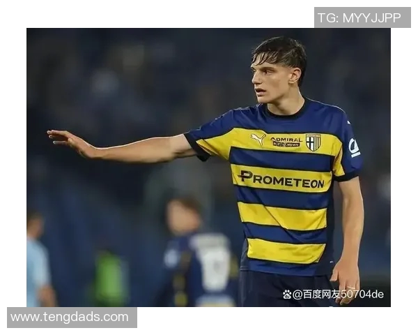 为何一些足球明星手臂看起来更细？深度解析运动员体型与训练的关系